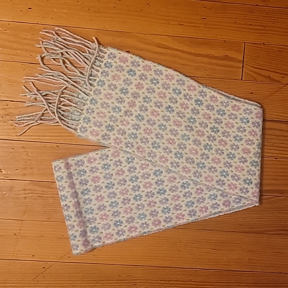 Lambs wool scarf